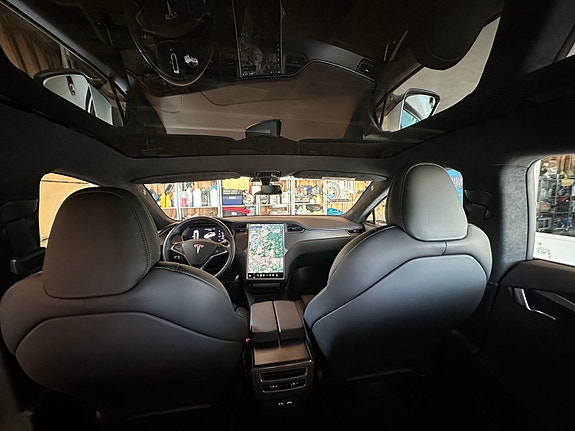 Tesla Model S 24 of 30