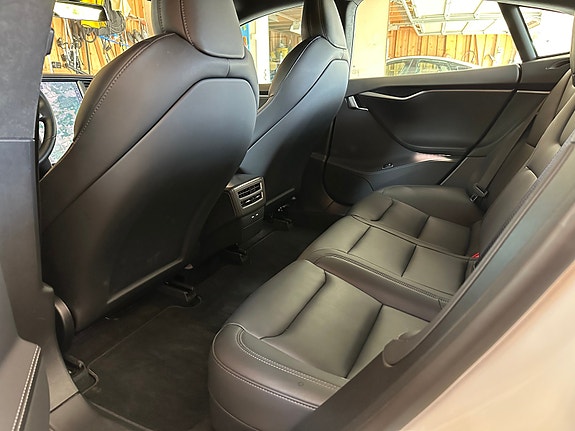 Tesla Model S 23 of 30