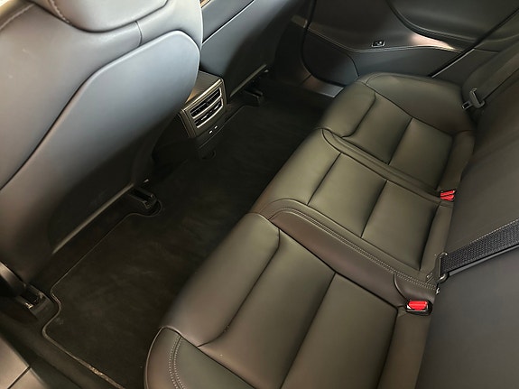 Tesla Model S 22 of 30