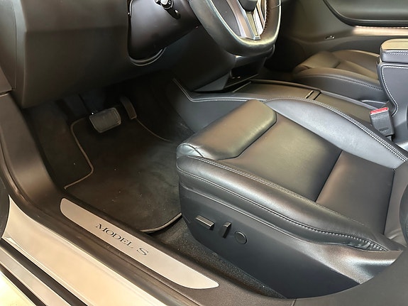 Tesla Model S 17 of 30