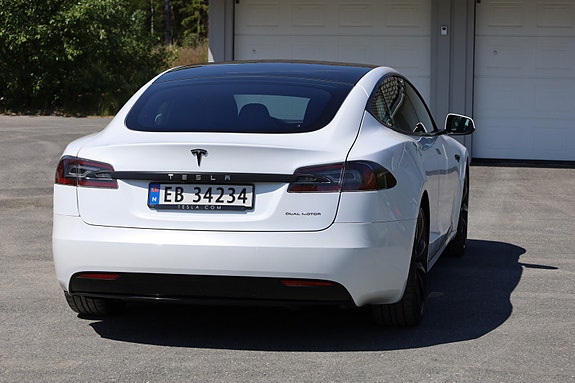 Tesla Model S 8 of 30