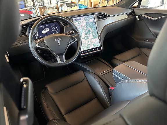 Tesla Model S 25 of 30