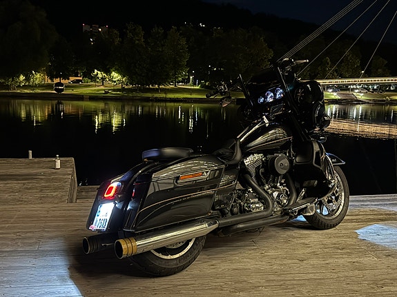 Harley-Davidson FLHTK Ultra Limited 7 of 11