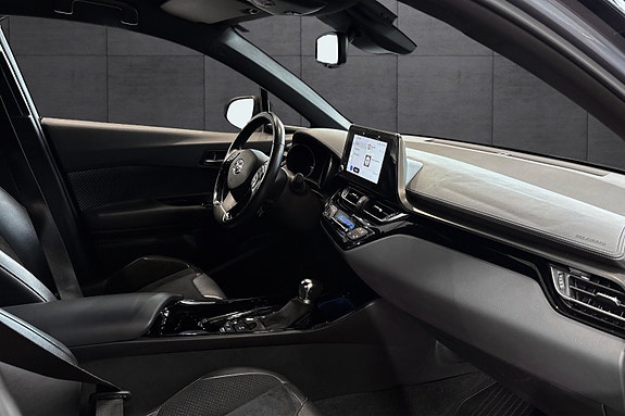 Toyota C-HR 15 of 23
