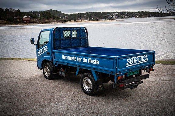 Toyota Dyna 100 2 of 14