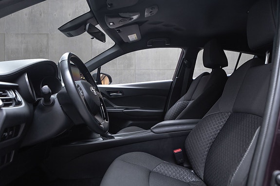 Toyota C-HR 20 of 26