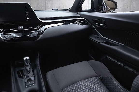 Toyota C-HR 24 of 26
