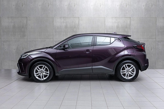 Toyota C-HR 2 of 26