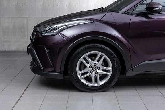 Toyota C-HR 3 of 26