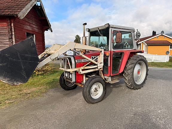 Massey Ferguson 550 2 of 7
