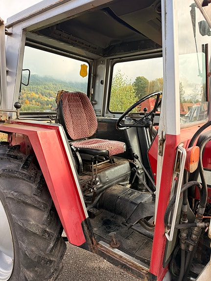 Massey Ferguson 550 4 of 7