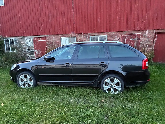 Skoda Octavia 2 of 12