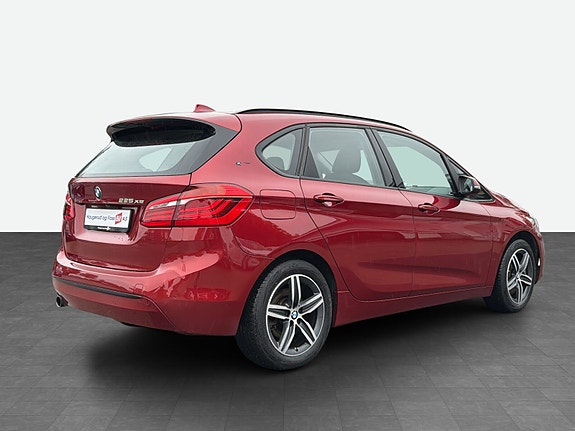 BMW 225xe 6 of 18