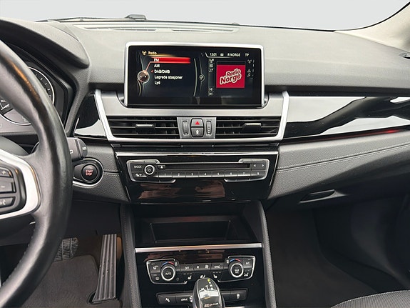 BMW 225xe 16 of 18
