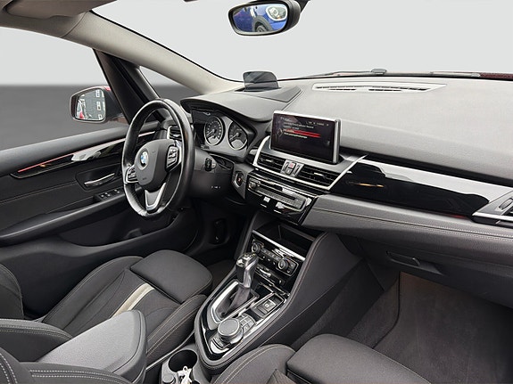 BMW 225xe 15 of 18