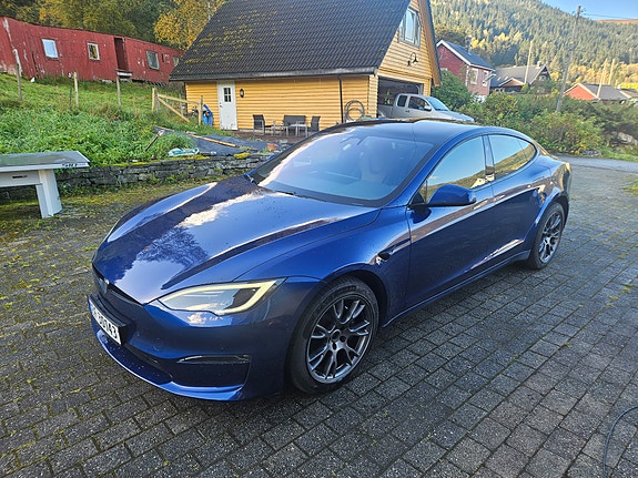 Tesla Model S 2 of 10