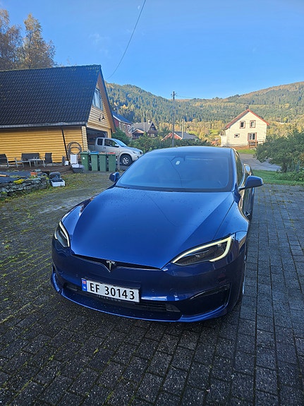 Tesla Model S 3 of 10
