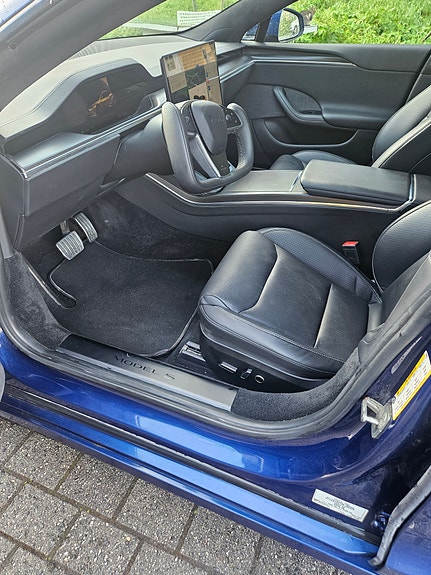 Tesla Model S 6 of 10