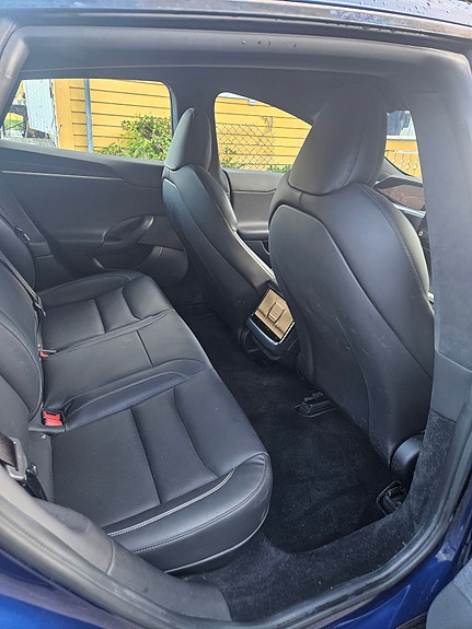 Tesla Model S 7 of 10