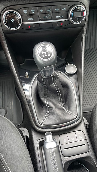 Ford Fiesta 16 of 21