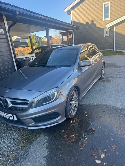 Mercedes-Benz A180 2 of 2