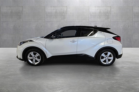 Toyota C-HR 2 of 23