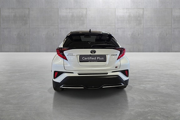 Toyota C-HR 4 of 23