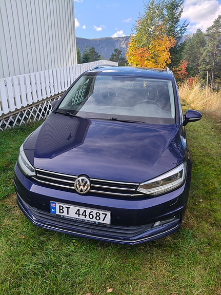 Volkswagen Touran 2 of 10