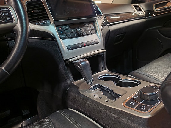 Jeep Grand Cherokee 25 of 30