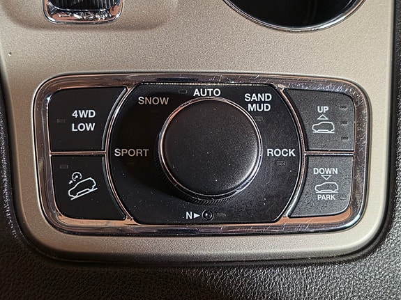 Jeep Grand Cherokee 28 of 30