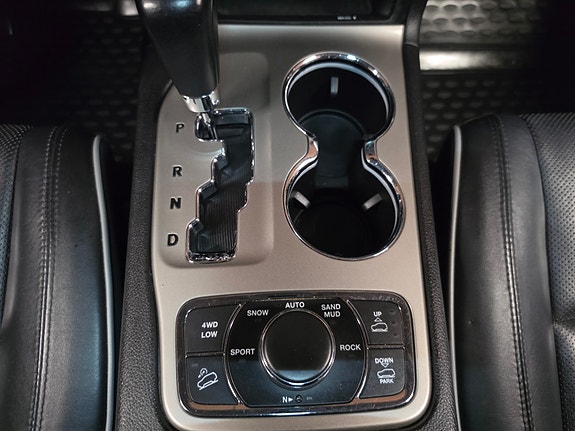 Jeep Grand Cherokee 27 of 30