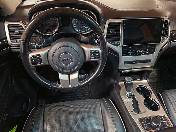 Jeep Grand Cherokee 16 of 30