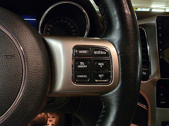 Jeep Grand Cherokee 24 of 30