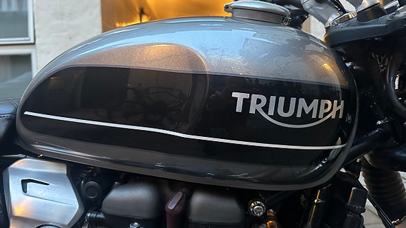 Triumph Speed Twin 1200 12 of 13