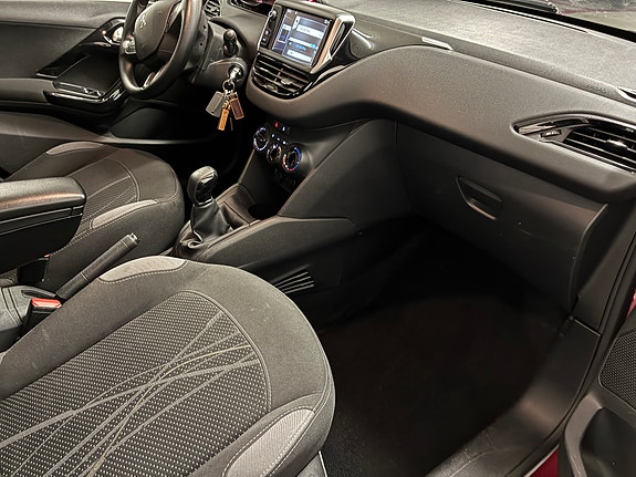 Peugeot 208 14 of 30