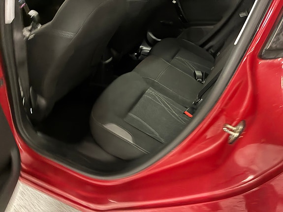 Peugeot 208 27 of 30