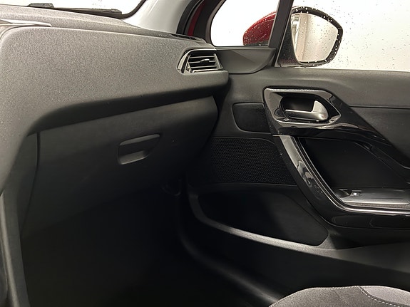 Peugeot 208 23 of 30