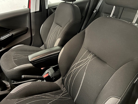 Peugeot 208 15 of 30