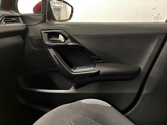 Peugeot 208 24 of 30