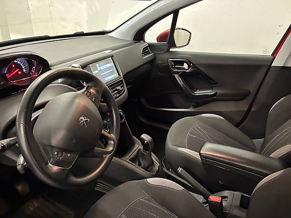 Peugeot 208 13 of 30