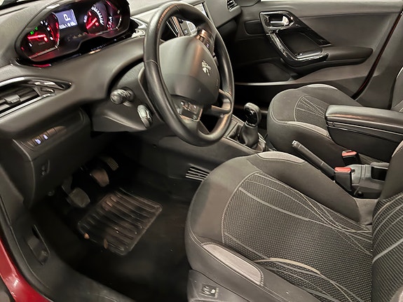 Peugeot 208 12 of 30