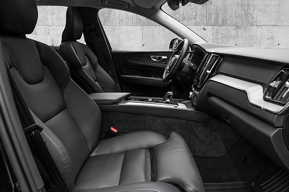 Volvo XC60 11 of 26
