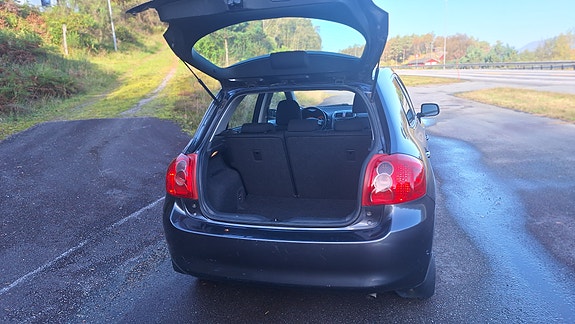 Toyota Auris 8 of 8