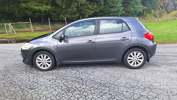 Toyota Auris 3 of 8