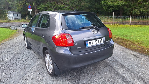 Toyota Auris 4 of 8