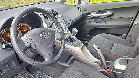 Toyota Auris 5 of 8