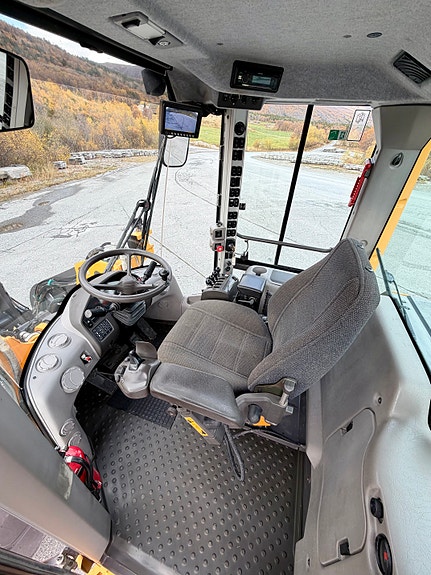 Volvo L90G 9 of 11