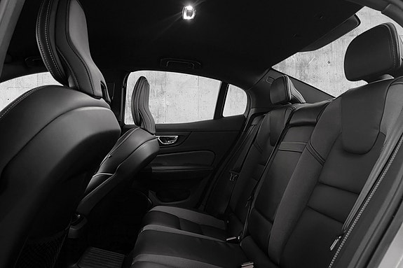 Volvo S60 13 of 28