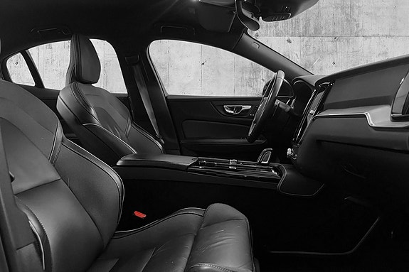 Volvo S60 15 of 28