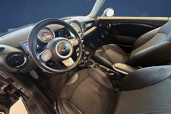 MINI Cooper S 10 of 18